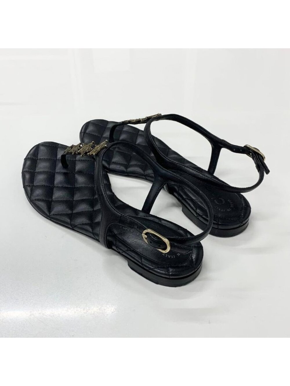Chanel CC Logo Star Quilted Leather Thong Sandals Black - Picture 4 of 10